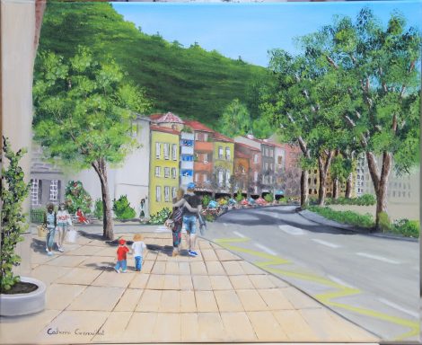 Vue d'une rue animée avec des bâtiments colorés et des arbres verdoyants.